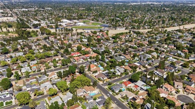 6254 Etiwanda Avenue, Tarzana, CA 91335