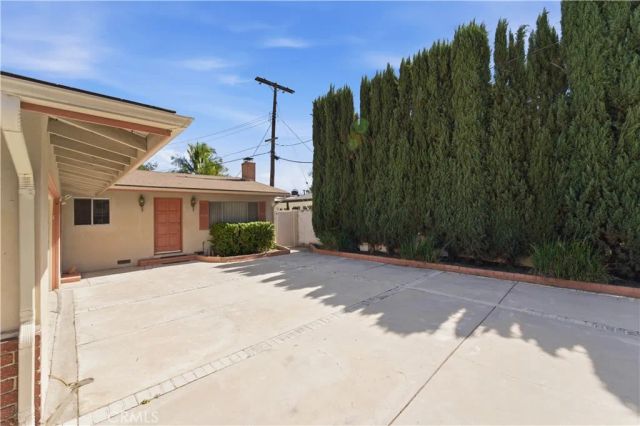 6254 Etiwanda Avenue, Tarzana, CA 91335