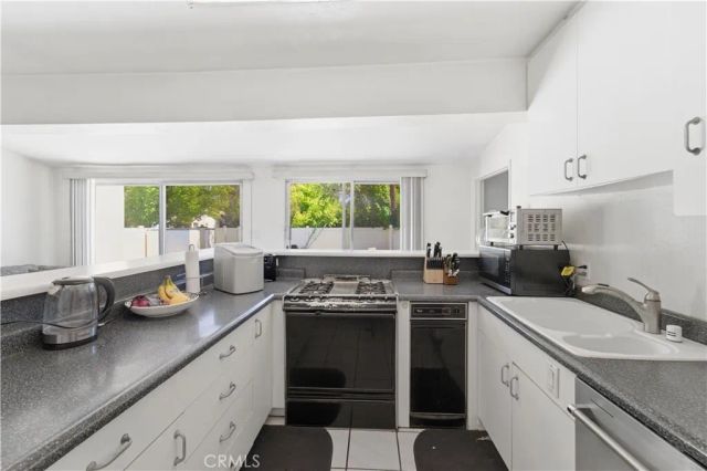 6254 Etiwanda Avenue, Tarzana, CA 91335