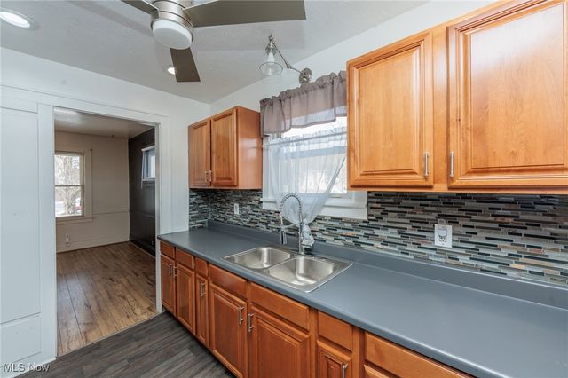 261 Madison Avenue, Akron, OH 44320