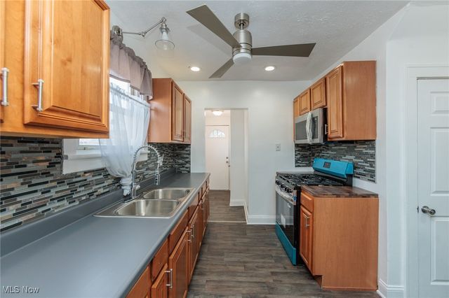 261 Madison Avenue, Akron, OH 44320