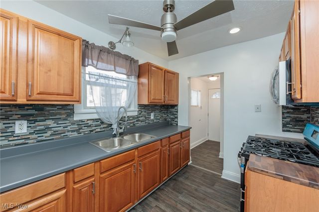 261 Madison Avenue, Akron, OH 44320