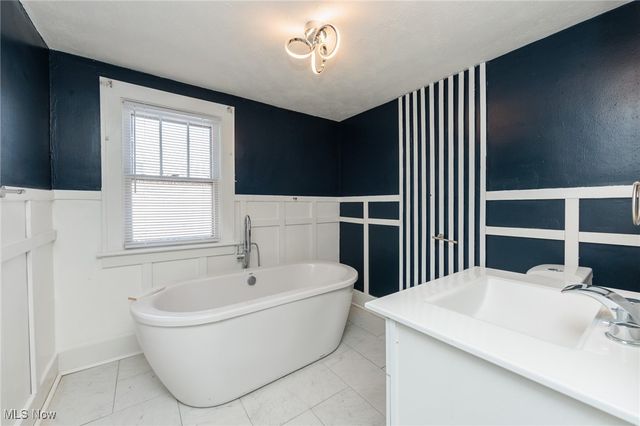 261 Madison Avenue, Akron, OH 44320