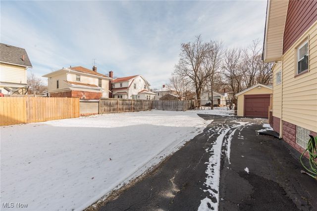 261 Madison Avenue, Akron, OH 44320