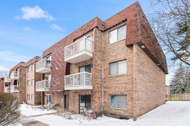 705 W Central Avenue A8, Mount Prospect, IL 60056