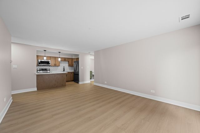 705 W Central Avenue A8, Mount Prospect, IL 60056