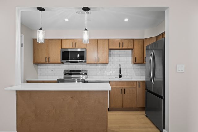 705 W Central Avenue A8, Mount Prospect, IL 60056