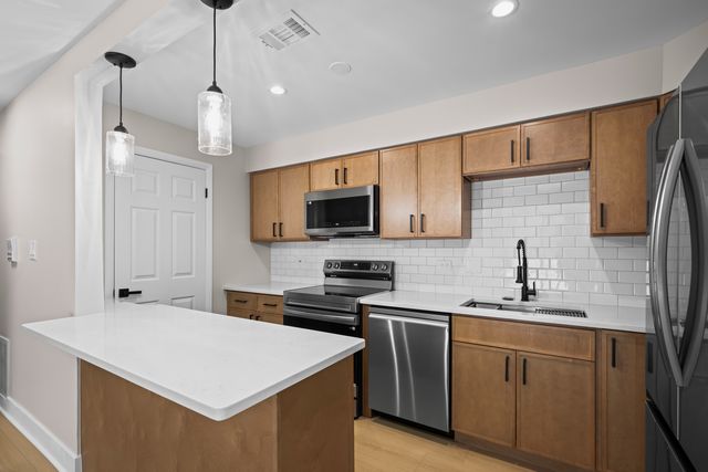 705 W Central Avenue A8, Mount Prospect, IL 60056