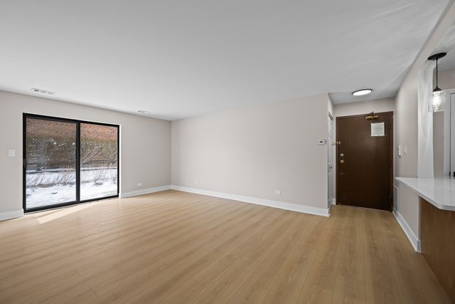 705 W Central Avenue A8, Mount Prospect, IL 60056