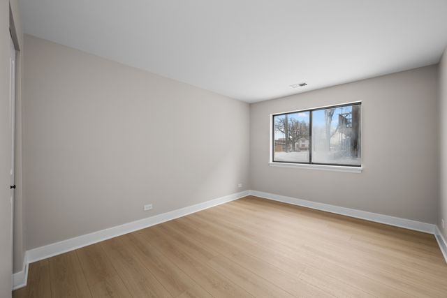 705 W Central Avenue A8, Mount Prospect, IL 60056