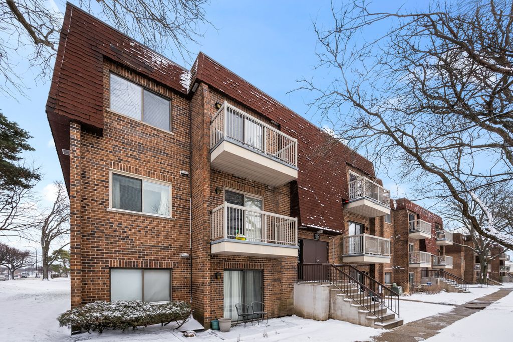 705 W Central Avenue A8, Mount Prospect, IL 60056