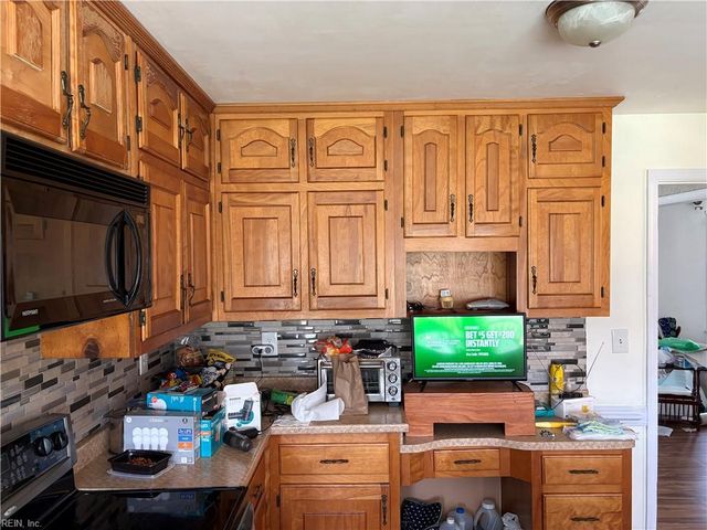 2500 Rock Creek DR, Chesapeake, VA 23325