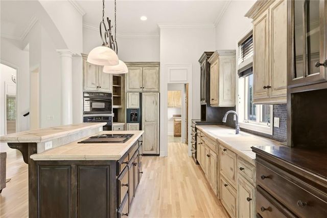 5272 W 150th Terrace, Leawood, KS 66224