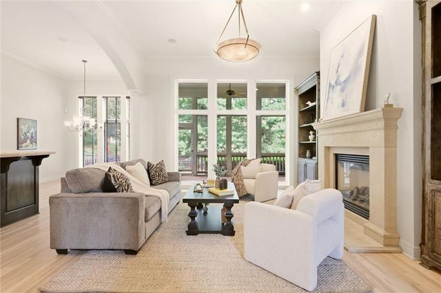 5272 W 150th Terrace, Leawood, KS 66224