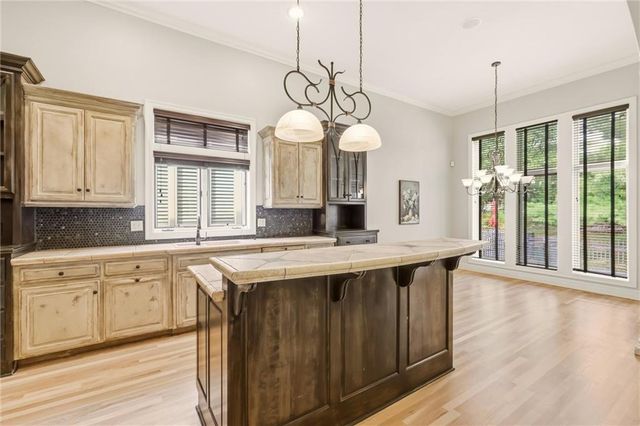 5272 W 150th Terrace, Leawood, KS 66224