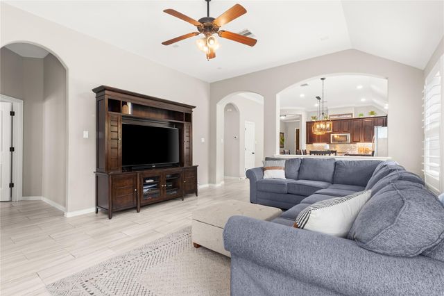 26014 Kingshill Drive, Kingwood, TX 77339