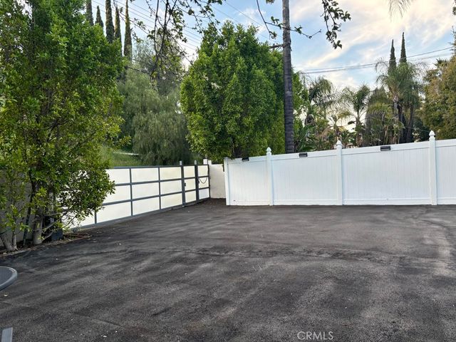 8731 Topanga Cyn. Blvd., West Hills, CA 91304