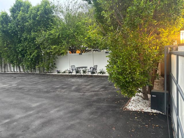 8731 Topanga Cyn. Blvd., West Hills, CA 91304
