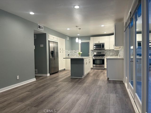 8731 Topanga Cyn. Blvd., West Hills, CA 91304