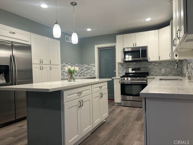8731 Topanga Cyn. Blvd., West Hills, CA 91304