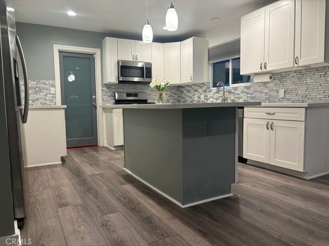 8731 Topanga Cyn. Blvd., West Hills, CA 91304