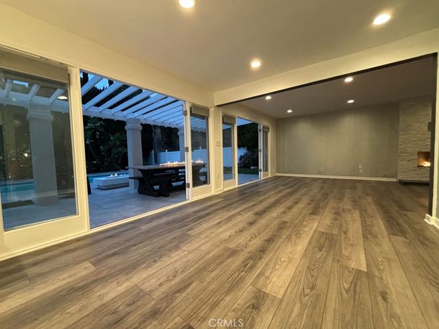 8731 Topanga Cyn. Blvd., West Hills, CA 91304