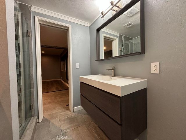 8731 Topanga Cyn. Blvd., West Hills, CA 91304