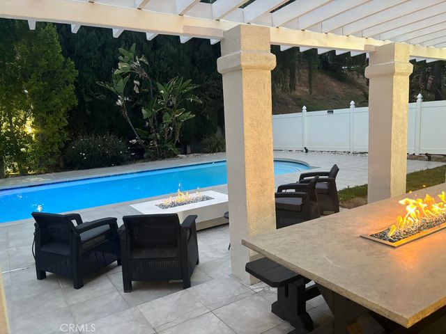 8731 Topanga Cyn. Blvd., West Hills, CA 91304