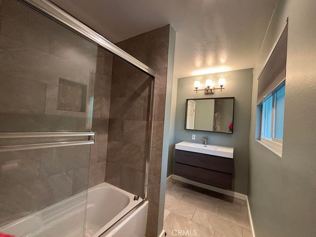 8731 Topanga Cyn. Blvd., West Hills, CA 91304