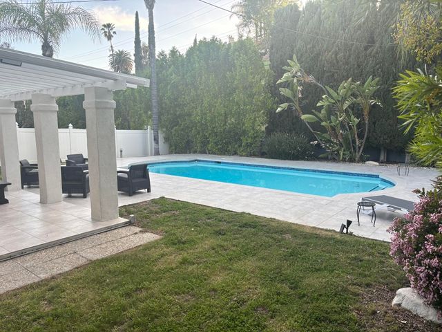 8731 Topanga Cyn. Blvd., West Hills, CA 91304