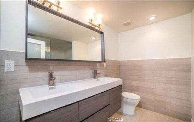8731 Topanga Cyn. Blvd., West Hills, CA 91304
