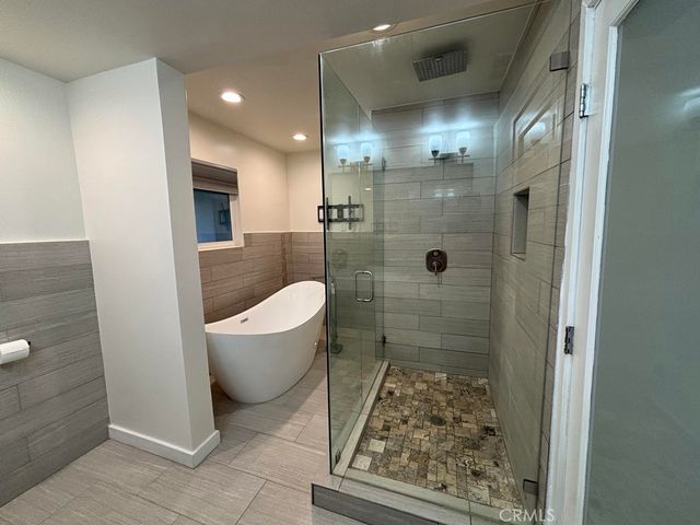 8731 Topanga Cyn. Blvd., West Hills, CA 91304