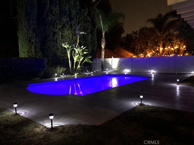 8731 Topanga Cyn. Blvd., West Hills, CA 91304