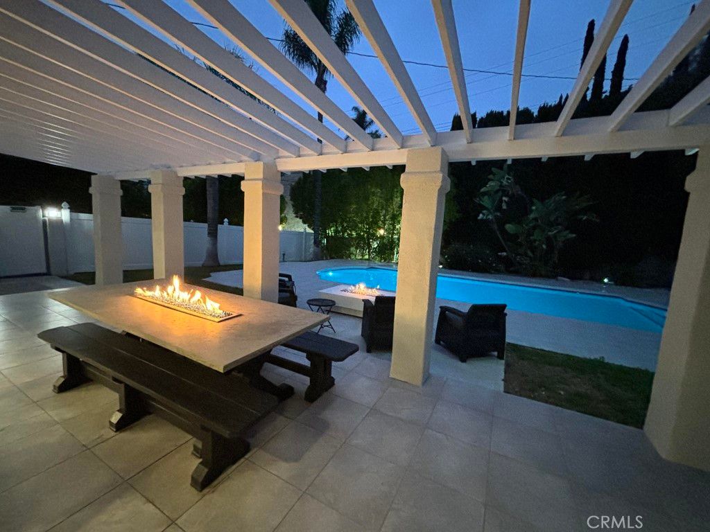 8731 Topanga Cyn. Blvd., West Hills, CA 91304