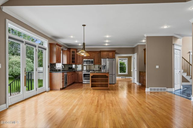 229 Menlo Park Road, Niskayuna, NY 12309