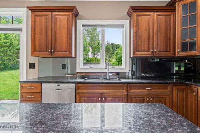 229 Menlo Park Road, Niskayuna, NY 12309