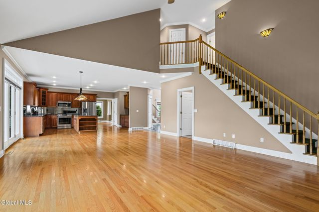 229 Menlo Park Road, Niskayuna, NY 12309