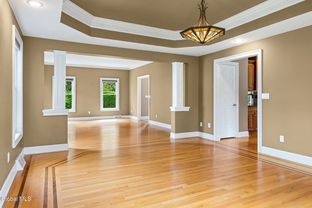 229 Menlo Park Road, Niskayuna, NY 12309