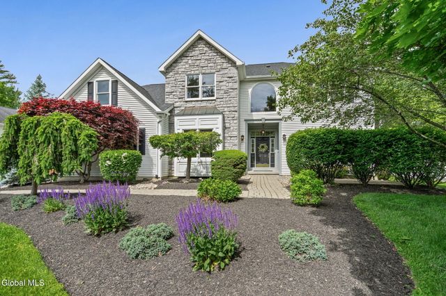 229 Menlo Park Road, Niskayuna, NY 12309