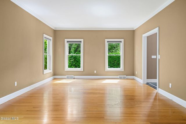 229 Menlo Park Road, Niskayuna, NY 12309