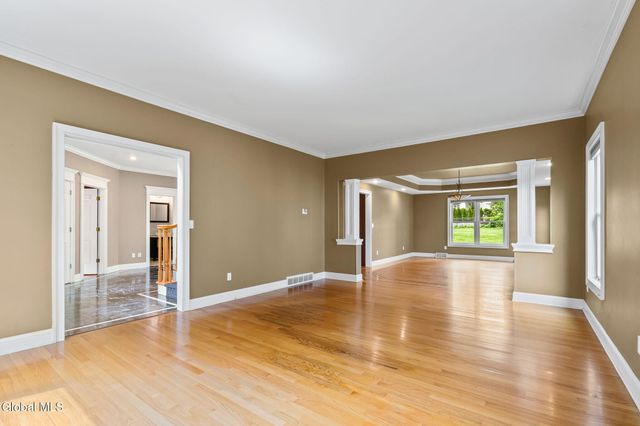 229 Menlo Park Road, Niskayuna, NY 12309