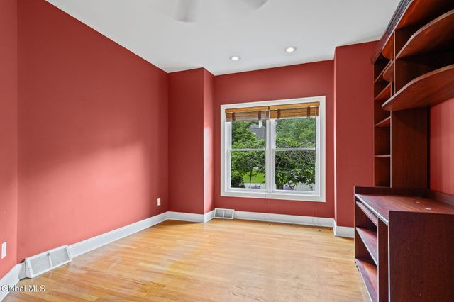 229 Menlo Park Road, Niskayuna, NY 12309