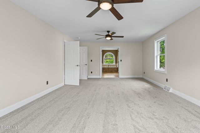 229 Menlo Park Road, Niskayuna, NY 12309