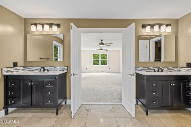 229 Menlo Park Road, Niskayuna, NY 12309