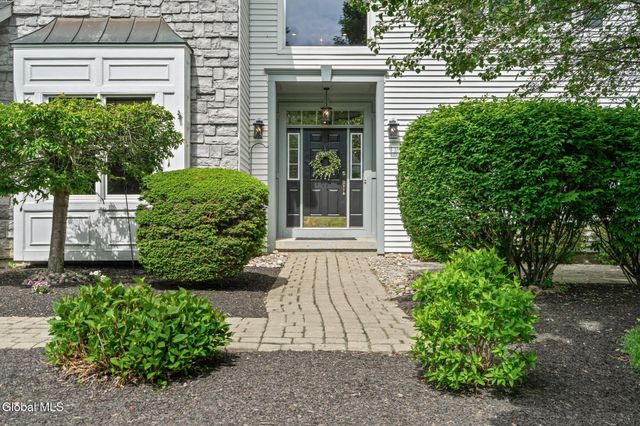 229 Menlo Park Road, Niskayuna, NY 12309