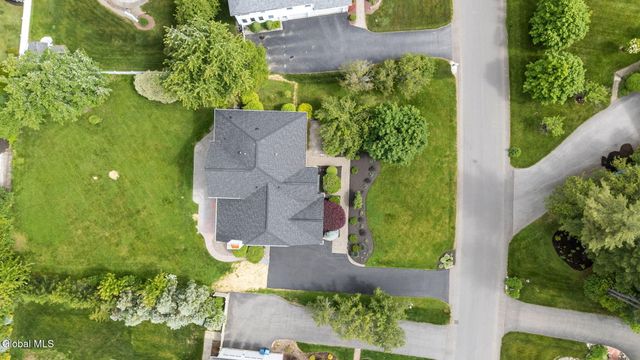 229 Menlo Park Road, Niskayuna, NY 12309