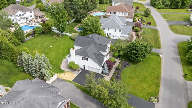 229 Menlo Park Road, Niskayuna, NY 12309
