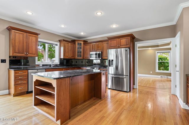 229 Menlo Park Road, Niskayuna, NY 12309