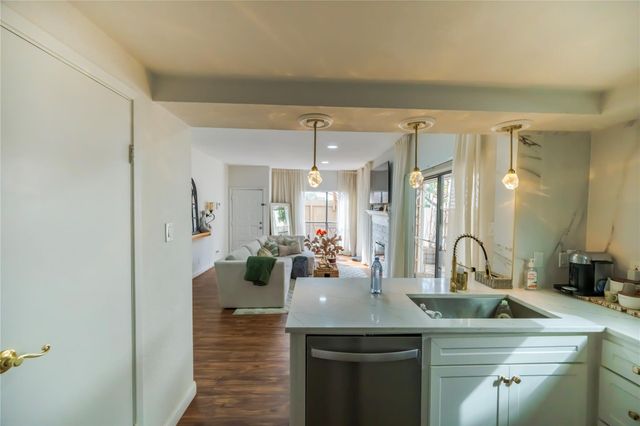 1829 Augusta Drive 1, Houston, TX 77057