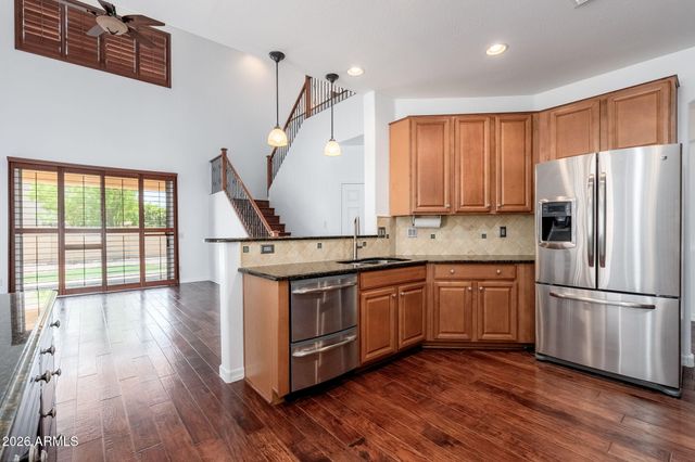 10329 W CASHMAN Drive, Peoria, AZ 85383
